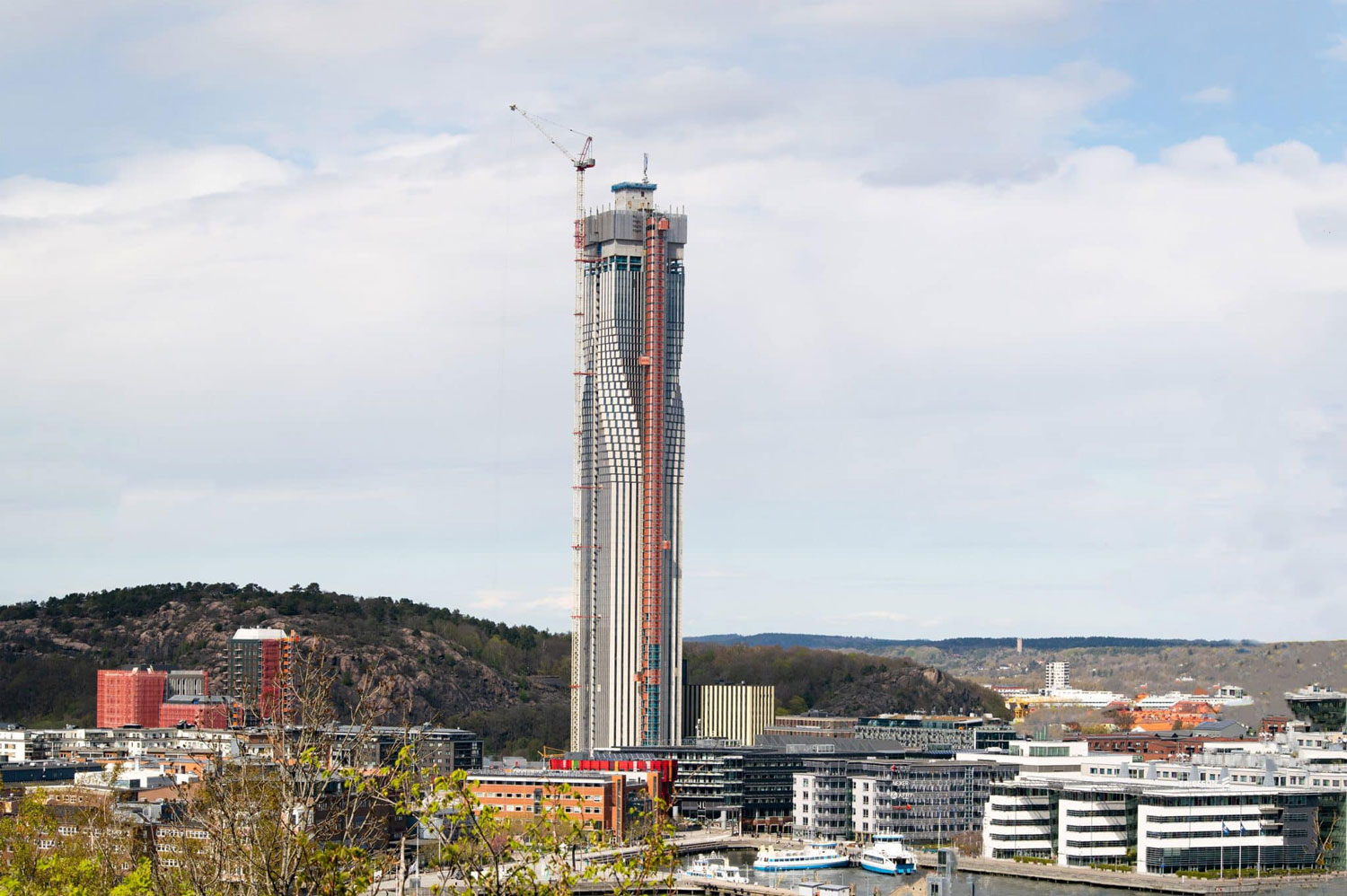 Karlatornet på håll